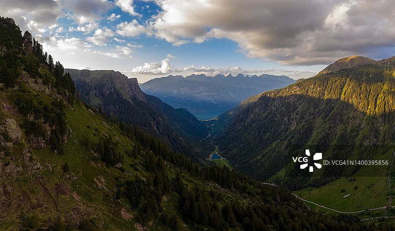 航拍：瑞士圣加仑州穆尔格山谷至瓦伦湖和库尔菲尔斯滕图片素材
