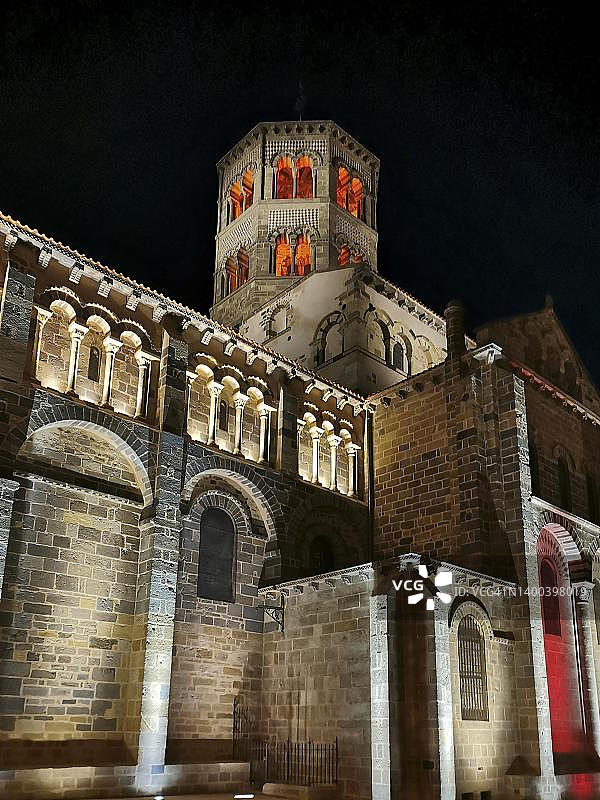 法国奥弗涅伊苏瓦尔圣奥斯特雷穆瓦纳教堂图片素材