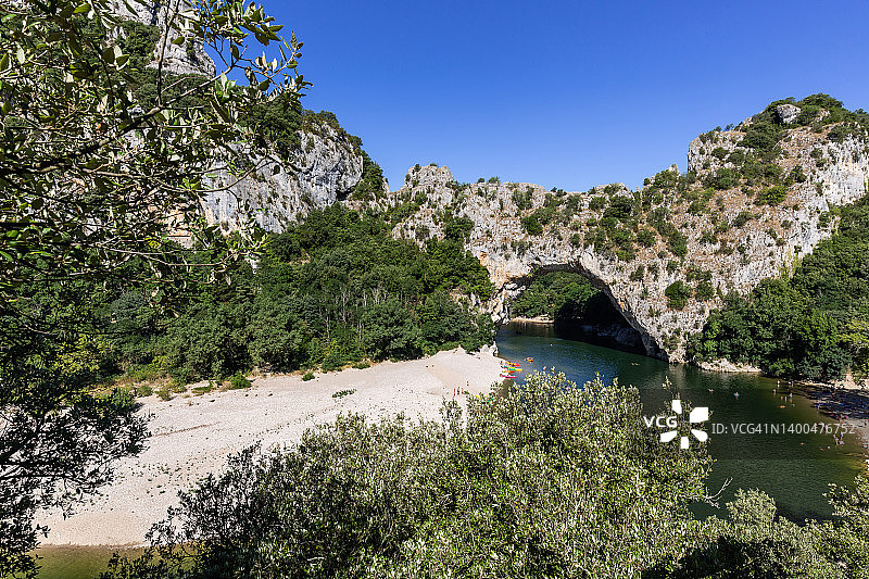 阿尔代什河和阿尔克桥（法国阿尔代什省）图片素材