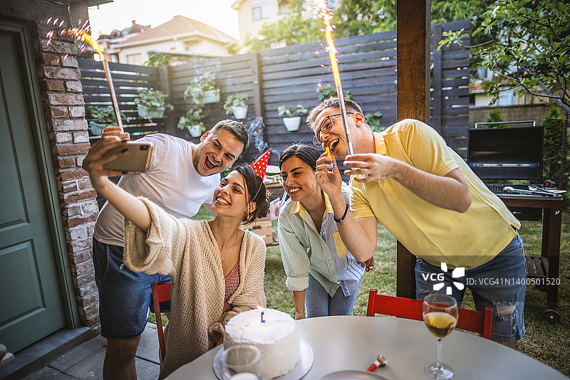 后院生日派对图片素材