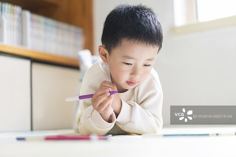 宝宝画画图片素材