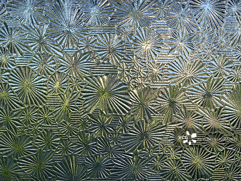 旧玻璃窗上的星星图案图片素材