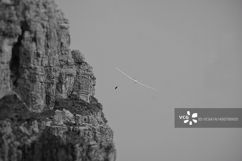 天空中的滑翔机，山脉图片素材