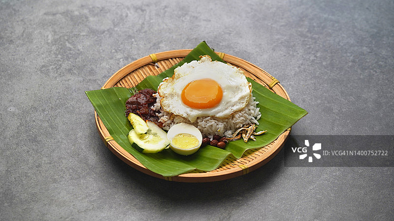椰浆饭配鸡蛋图片素材