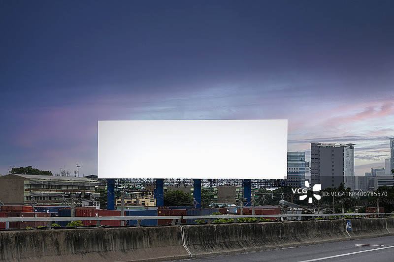 高速公路上户外广告海报空白广告牌图片素材