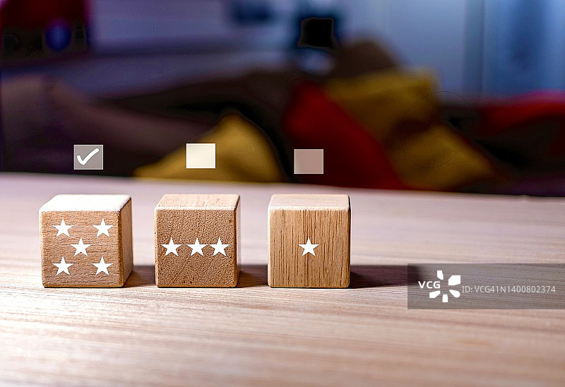 通过给予五星评级来展示的最佳满意度评分图片素材