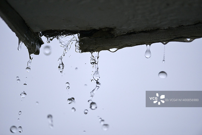 飞溅的雨滴图片素材