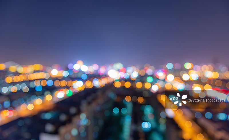 城市全景：高楼大厦与道路图片素材