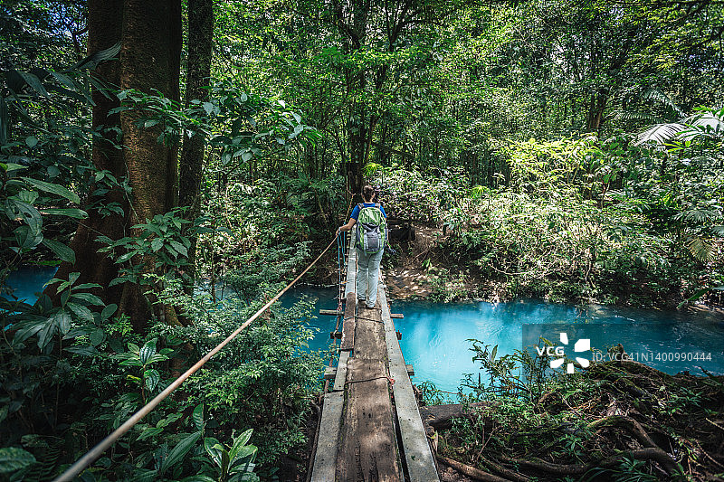 特诺里奥国家公园，河流穿梭于哥斯达黎加热带雨林图片素材