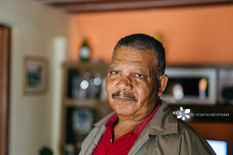 老年男人肖像图片素材