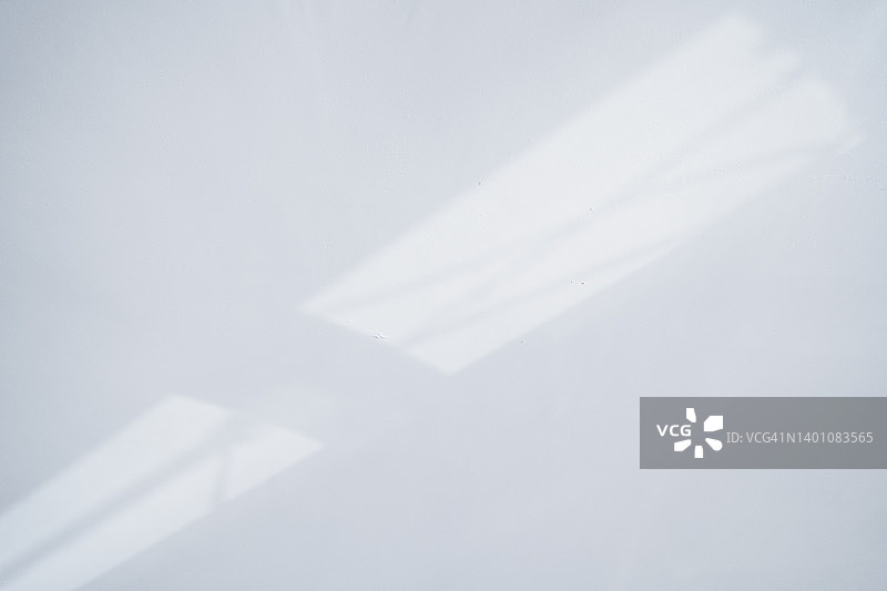 阳光洒在白墙上图片素材