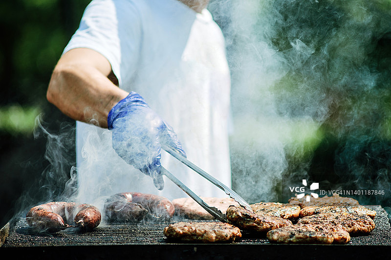 厨师烤香肠图片素材