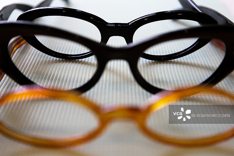 一排复古眼镜图片素材