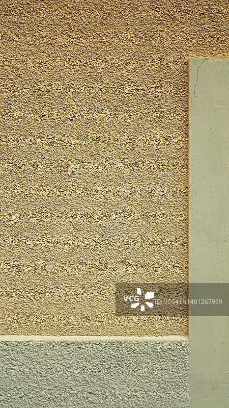 在埃维昂莱班用粉彩黄色和绿色绘制的纹理混凝土墙图片素材