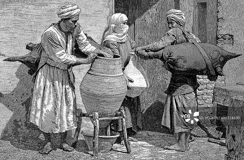 1865年埃及开罗的卖水人（19世纪原版数字修复）图片素材