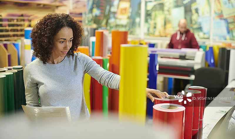 广告牌制作员工图片素材