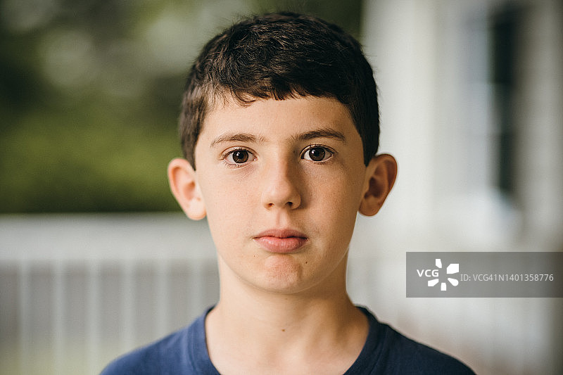 12岁男孩的肖像图片素材