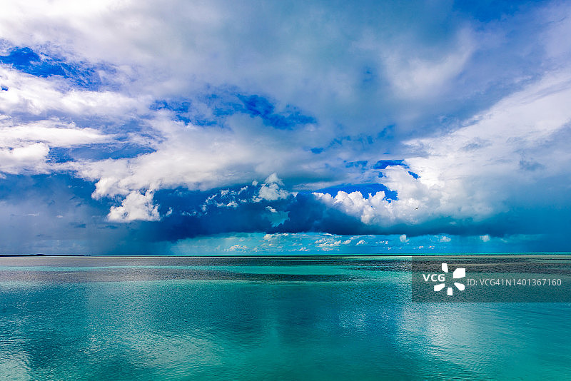 大西洋上空的壮丽天空图片素材