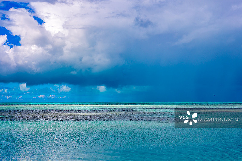 大西洋上空的壮丽天空图片素材