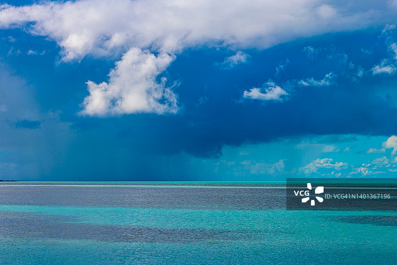 大西洋上空的壮丽天空图片素材