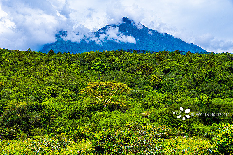 梅鲁山，阿鲁沙国家公园，坦桑尼亚阿鲁沙图片素材