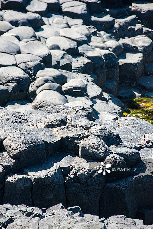 北爱尔兰巨人堤道的玄武岩石柱图片素材