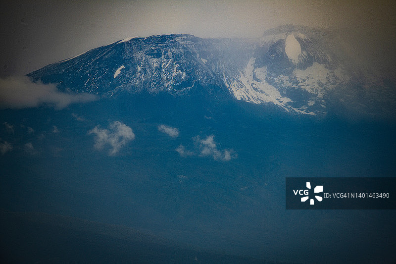 梅鲁火山，阿鲁沙国家公园，坦桑尼亚阿鲁沙图片素材