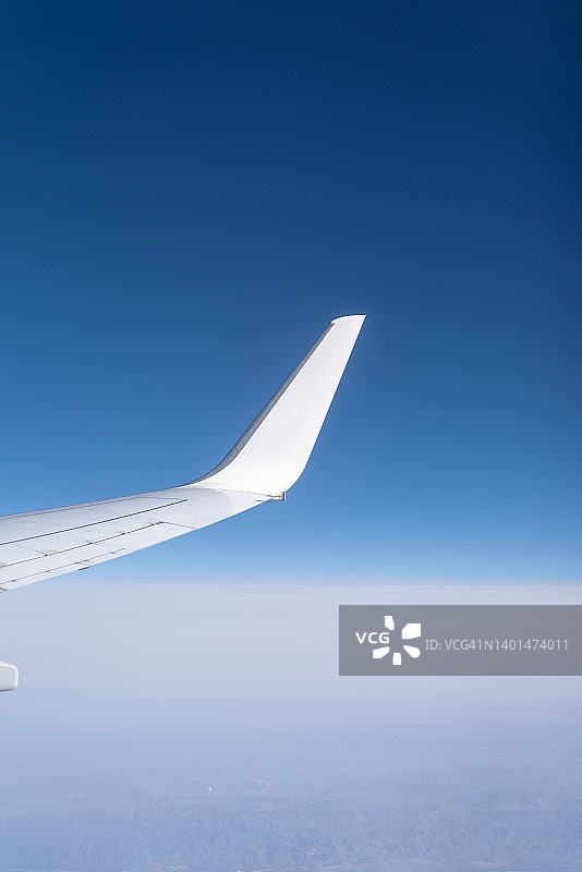 飞行中的翅膀图片素材