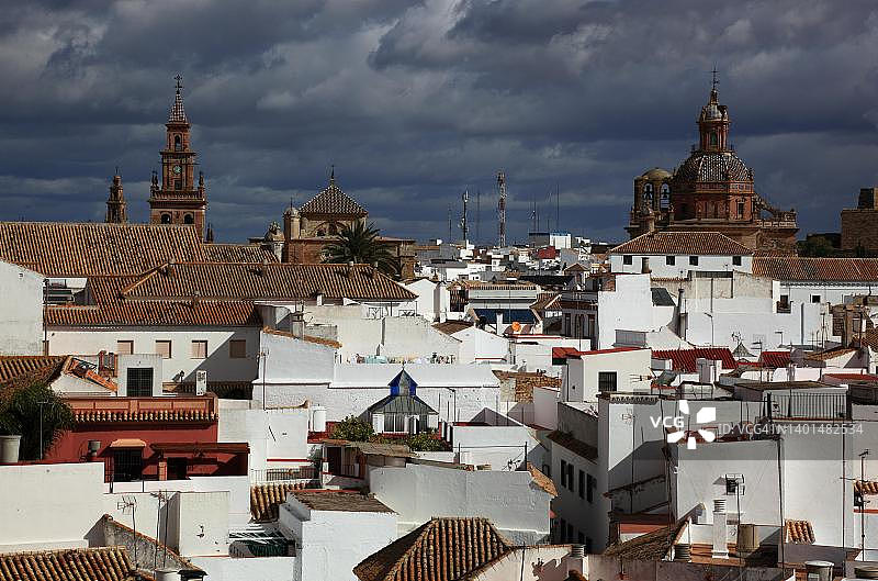 从黄金塔俯瞰塞维利亚卡莫纳古城，西班牙安达卢西亚图片素材