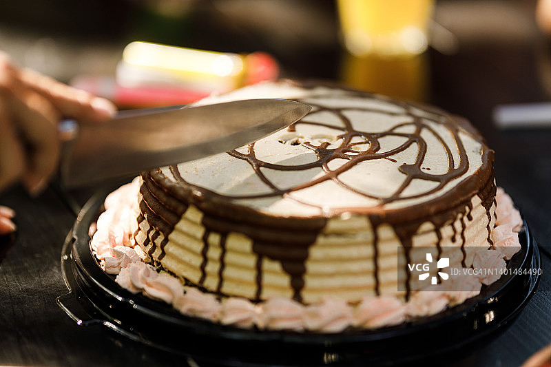 切生日蛋糕特写图片素材