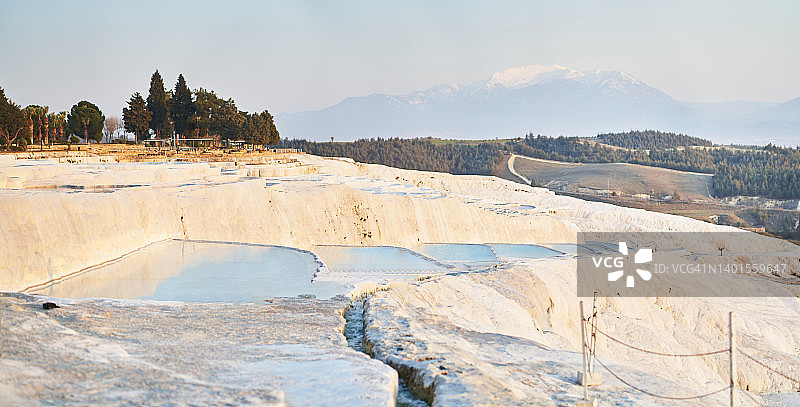 温泉的石灰华阶地图片素材
