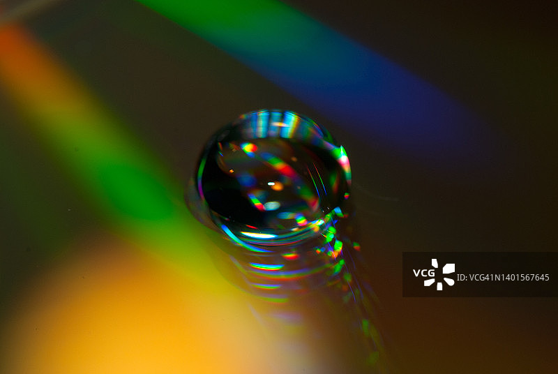 光盘上的水滴图片素材