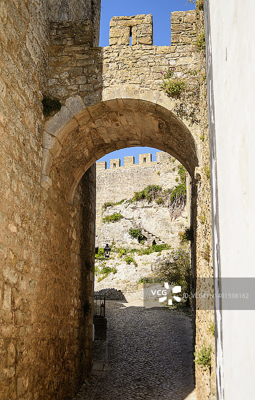 葡萄牙奥比多斯城堡的城墙和壁垒的中世纪大门图片素材