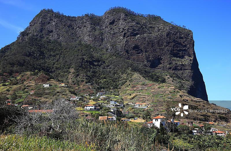 葡萄牙马德拉法伊阿尔岛附近的老鹰岩图片素材
