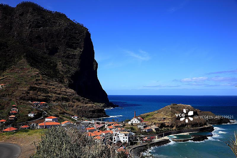 葡萄牙马德拉岛的克鲁斯港村庄景色图片素材