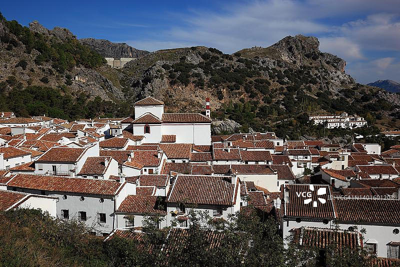 西班牙安达卢西亚白色村庄之路上的格拉萨莱马小镇图片素材