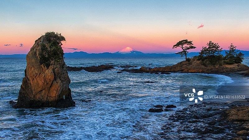 从三浦半岛眺望海上的富士山图片素材