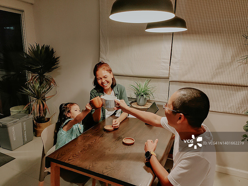 让我们庆祝下周的海滩假日之旅图片素材