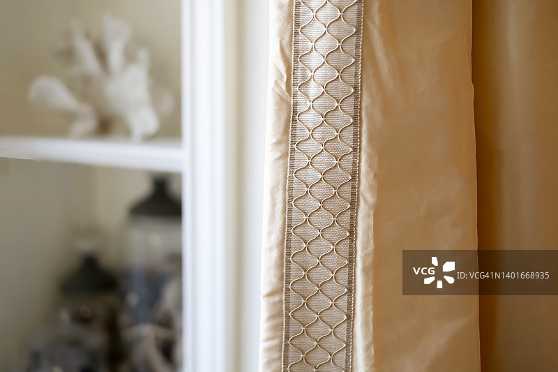 丝绸窗帘绣花边细节特写图片素材