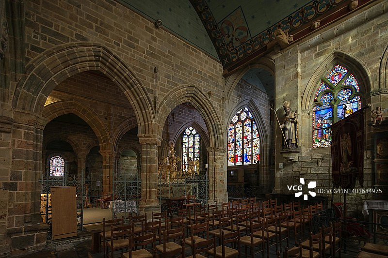 蓬克鲁瓦火焰哥特式圣母院教堂，法国布列塔尼地区菲尼斯泰尔省图片素材