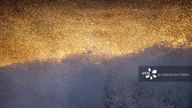 岛屿海滩州立公园美丽的金色海浪飞溅图片素材