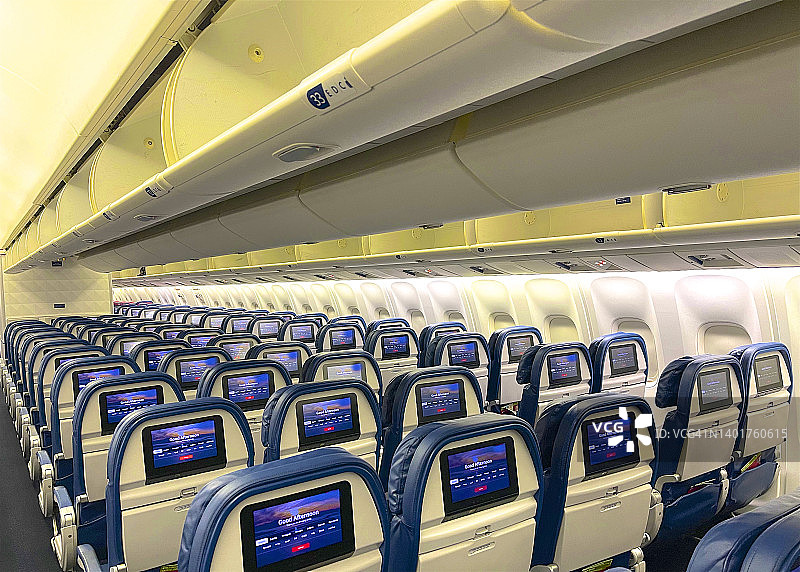 飞机经济舱内的空座位图片素材