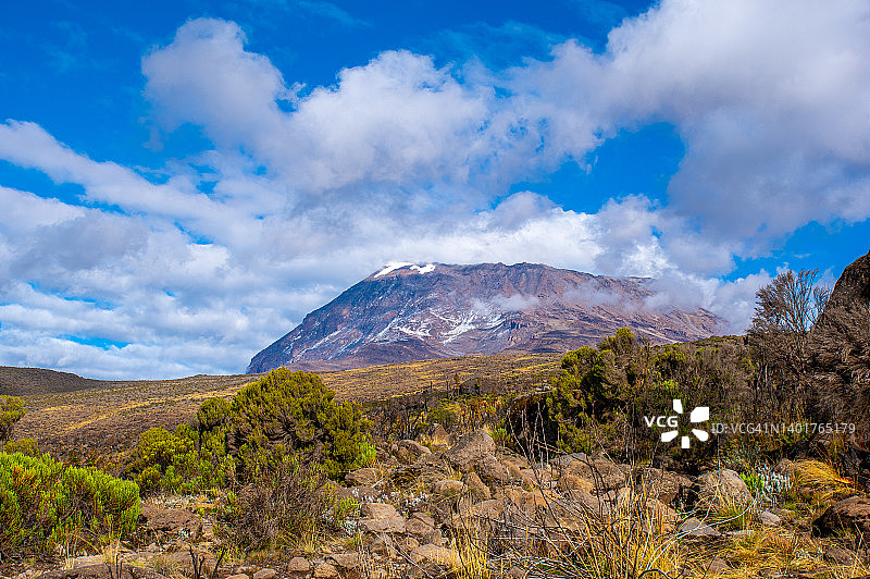 乞力马扎罗山的阿尔卑斯沙漠，从霍隆博小屋营地到基博小屋营地，坦桑尼亚图片素材