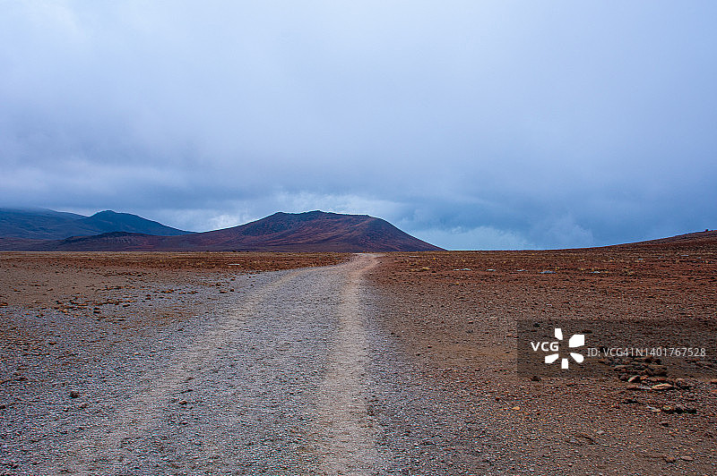 乞力马扎罗山的阿尔卑斯沙漠，从霍隆博小屋营地到基博小屋营地，坦桑尼亚图片素材