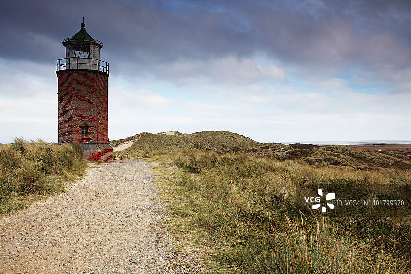 沙丘中的灯塔图片素材