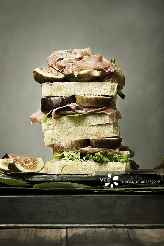 意式火腿无花果俱乐部三明治图片素材