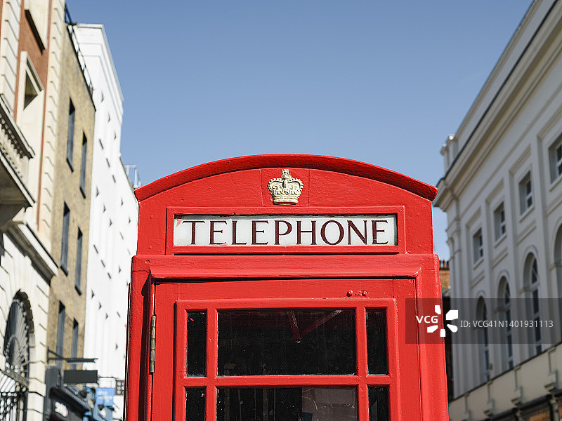 伦敦市中心的红色电话亭图片素材
