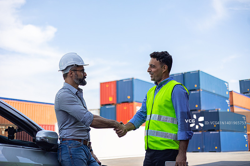 商业码头工人和检查员图片素材