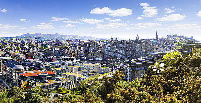 苏格兰假日——从卡尔顿山观看爱丁堡历史景观图片素材