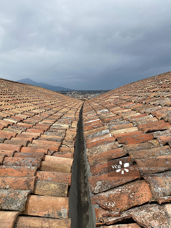 卡塔尼亚的楼顶景观，埃特纳火山，意大利西西里岛图片素材